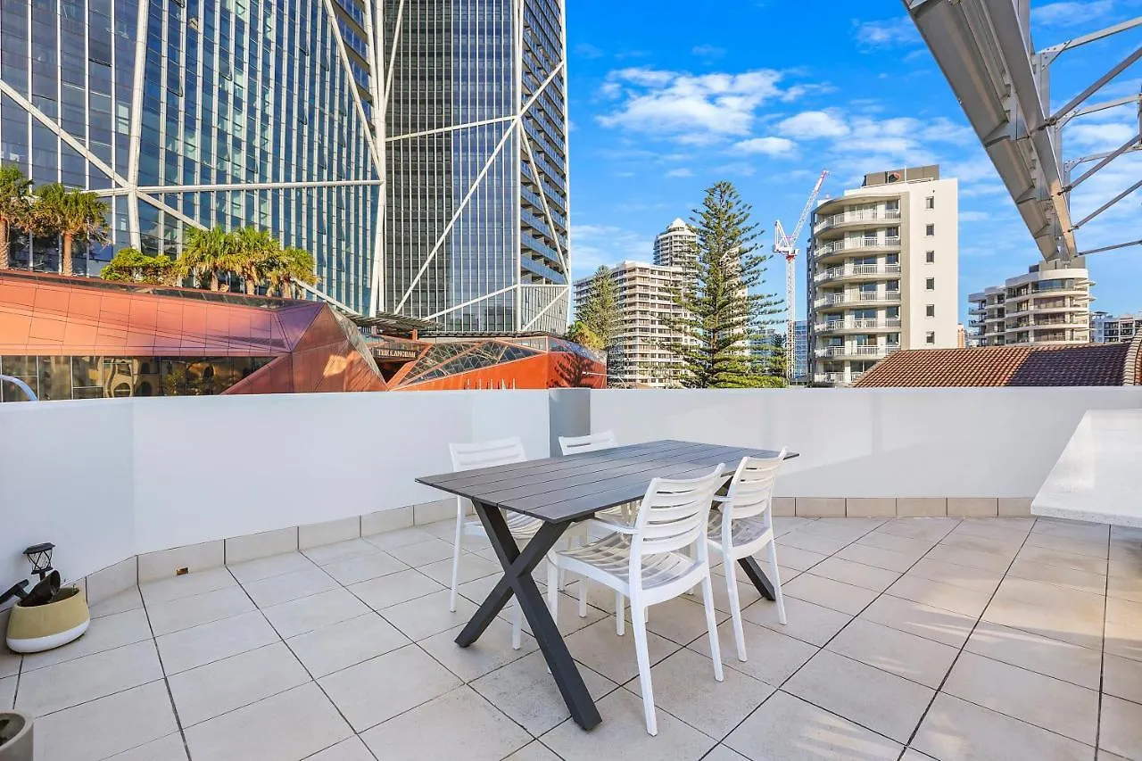 Private Rooftop, 2-Storey Surfers Paradise Apartment With Pool Near Beach! Gold Coast 0*,  Australien